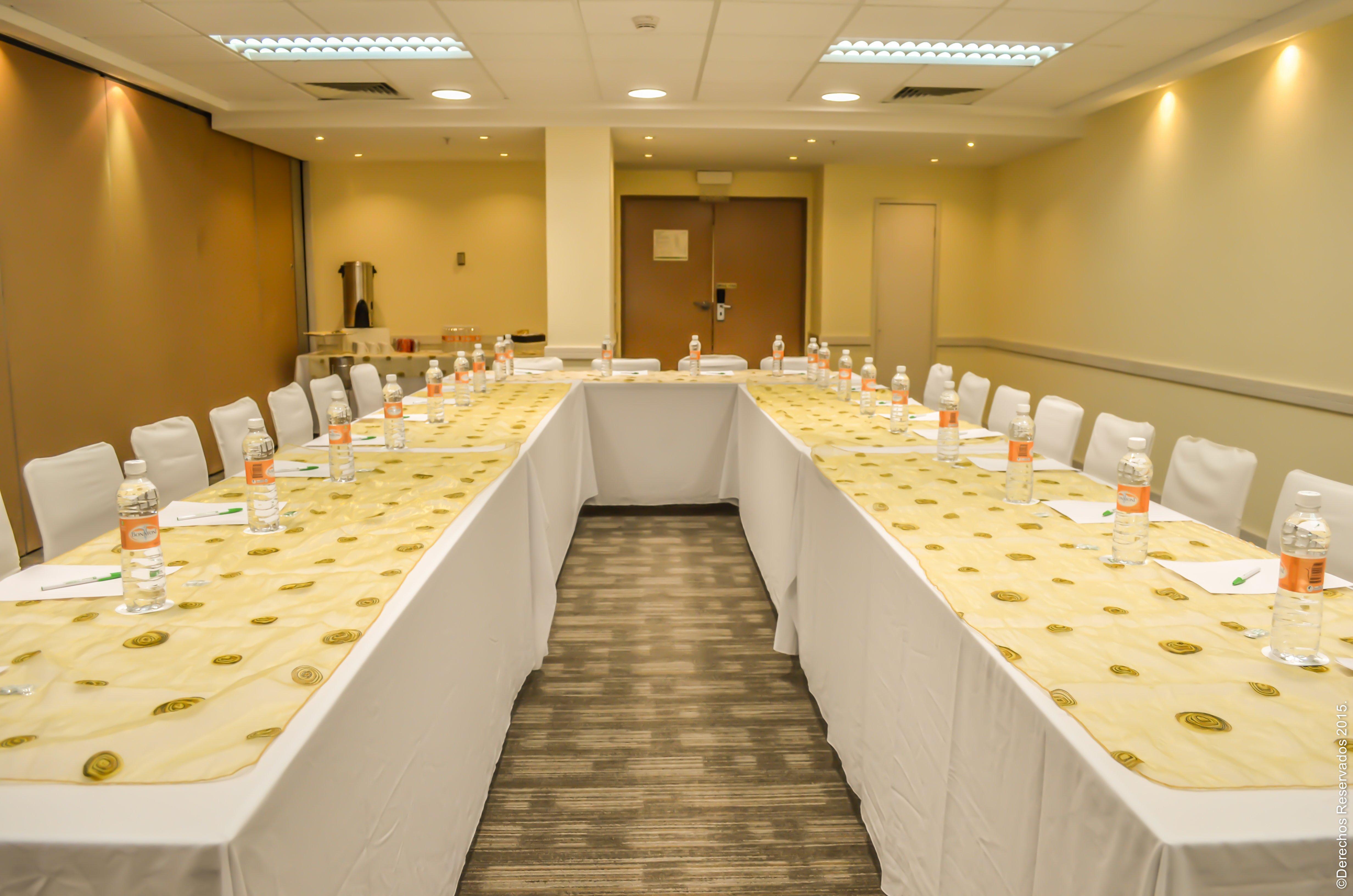 Holiday Inn Leon-Convention Center By Ihg Bagian luar foto